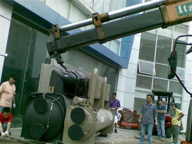 禹王台区随车吊和汽车吊的核心区别是什么？哪种更省钱？