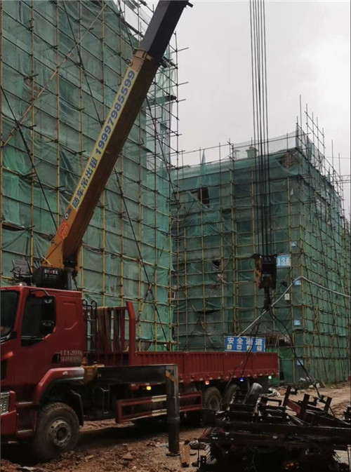 禹王台区“慢工细活”—— 吊车的 “微动控制” 技术